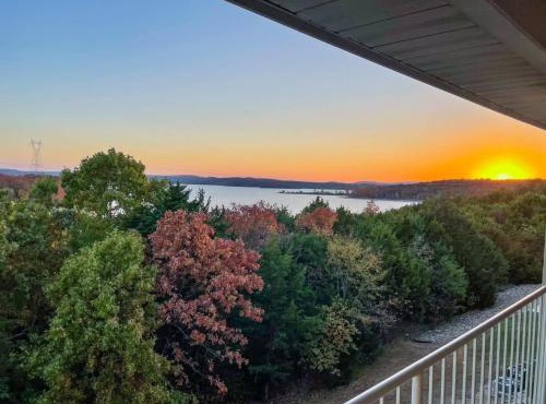 Sunset Daydream - Elegant Condo on Table Rock