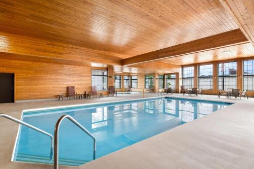 Super 8 by Wyndham La Crosse