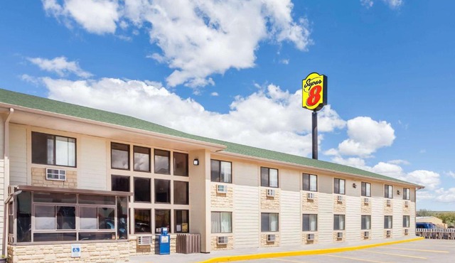 Super 8 by Wyndham Livingston