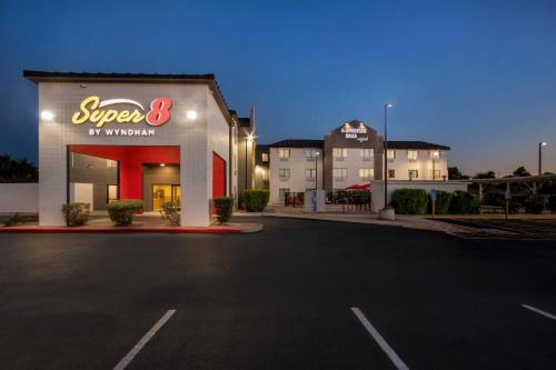 Super 8 by Wyndham Mesa Gilbert