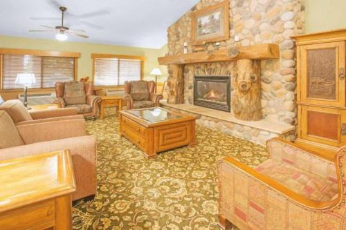 Super Davenport Inn & Suite