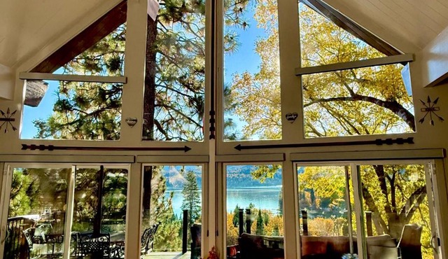 Surreal Feel Lakeview Chalet