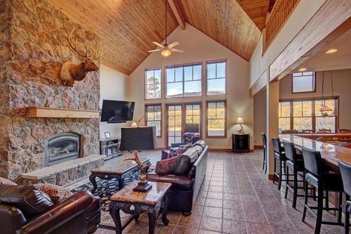 Ten Peaks Lodge