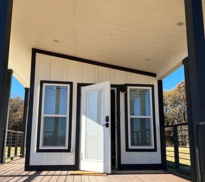 Texoma Getaway - Tiny House on a Pharm