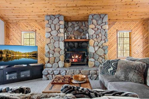 The 717 - Upper Moonridge - VERY Close to Resorts!