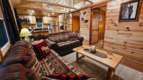 The Bear Den-Abuts Public Land-High Speed Internet