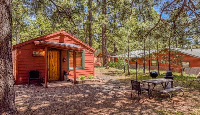 The Bunk House Historic Cabin Firepit Pet-Friendly Near Grand Canyon