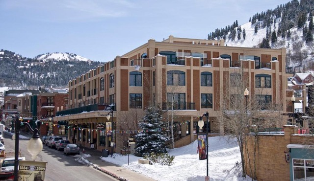The Caledonian by All Seasons Resort Lodging