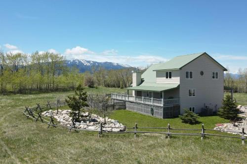 ‘The Front Porch’ 20-Acre Country Home w/Mtn View
