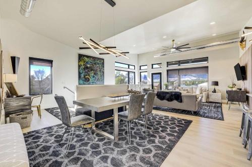 The Gallery! Luxury Residence with Front Range Views