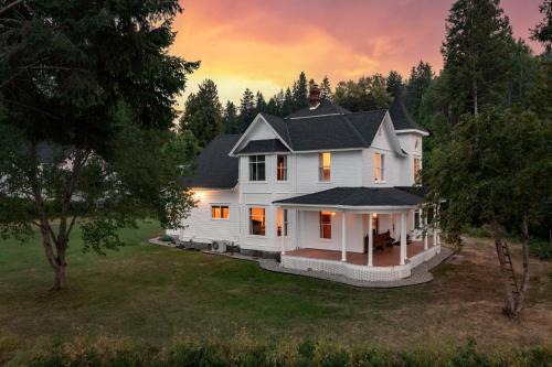 The Historic Bonners Family Home- 4 Bedroom - Panoramic River Views, Casino Nearby