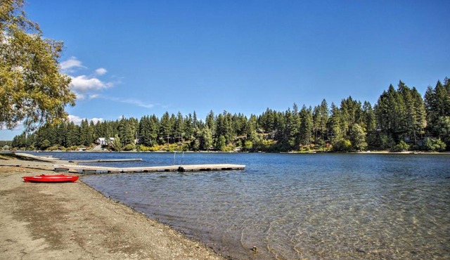 The Lake House in Rathdrum w/Beach & Fire Pit