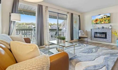 The Luxe Lakefront