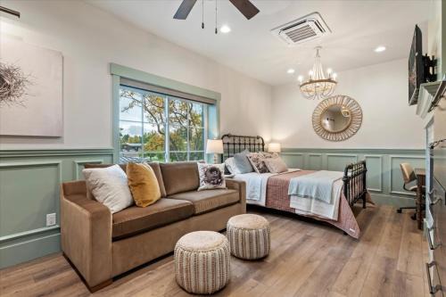The Nest Room- Newly Built Loft on Main in Midway