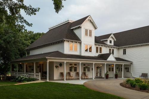 The Oakwood Inn Okoboji