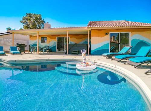 THE PALMCATION - 4 bedrm, Saltwater Pool, Hot Tub, Game Room, 5 mi to Acrisure Arena