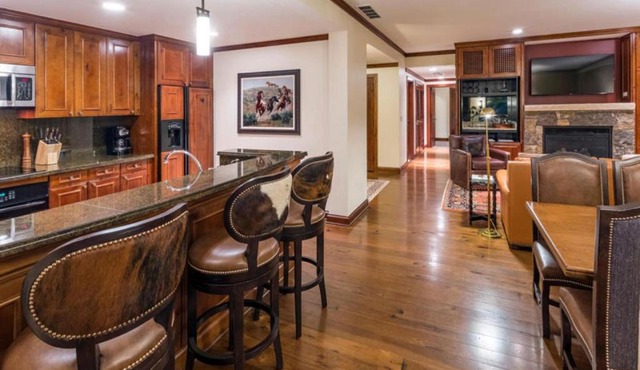 The Ritz-Carlton Club, 3 Bedroom Residence 8202, Ski-in & Ski-out Resort in Aspen Highlands