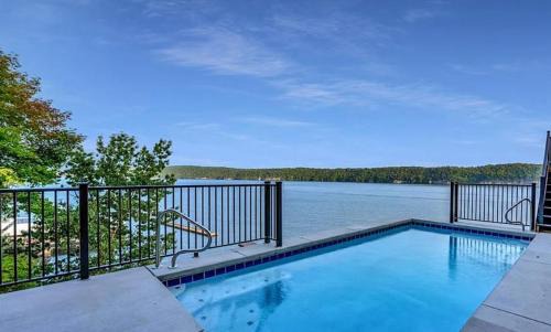 The Royal Chateau-5BED6BATHPoolHottub-20PP
