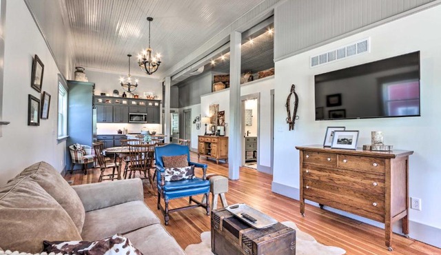 'The Ruebling House': Bright, Modern, & Renovated!