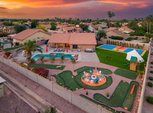 The Ultimate Stay & Play Retreat 4BR Sleeps 13