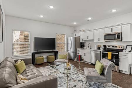 The Warhol - Pet-Friendly Apartment