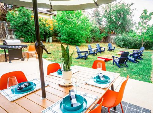 Themed Bedrooms, Movie Room & Firepit Yard