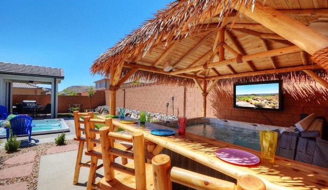 Tiki Oasis at Ladera 325 Private Swimming Spa, Hot tub, and Community Pool