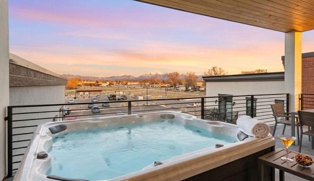 Top-Floor Condo with Hot Tub & Mountain Views