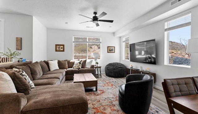 Touch of Class - 5BR - Hot Tub & Near Zion