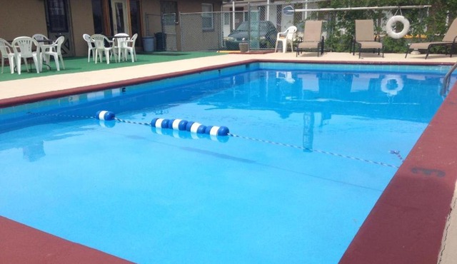 Town House Motel with Pool near Mt. Rushmore