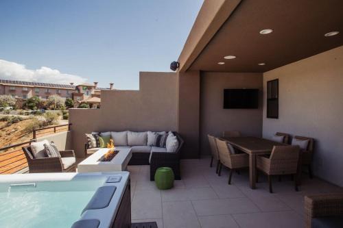 Townhome w Private Hot Tub Air Hockey and more