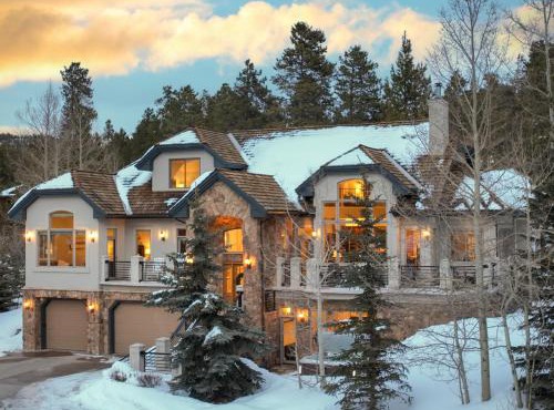 Trail walk to town, Panoramic views of Breck Resort, Hot tub, Elegant Finishes!