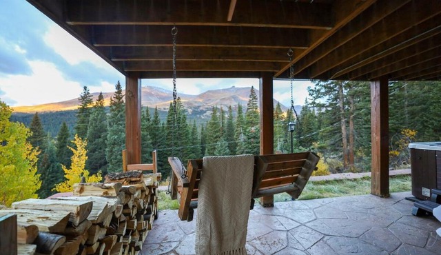 Tranquil 3-bedroom cabin in wonderful Fairplay perfect for relaxing