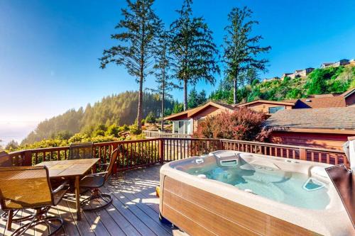 Tranquil dog-friendly coastal escape with private hot tub patio & nature views