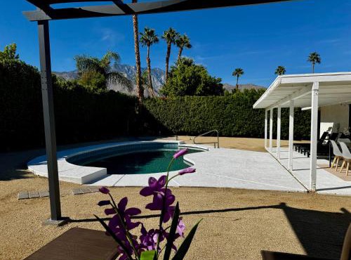 Tranquil Palm Springs Villa, Private Pool, Magical View, Minutes to Downtown, Sleeps 8