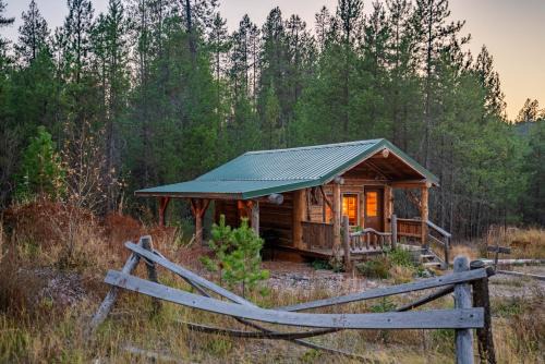 Trapper's Cabin, 7 Min to Glacier, Dogs Welcome