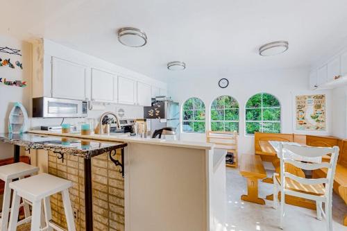 Tree-lined coastal home with children's items gas grill and washer&dryer