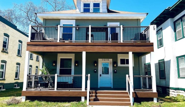 Trendy and Stylish 3BR Uptown Duplex