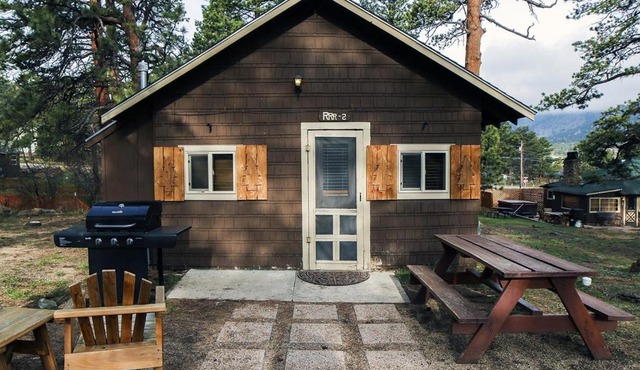 Triple R Cottages- 2 cabin