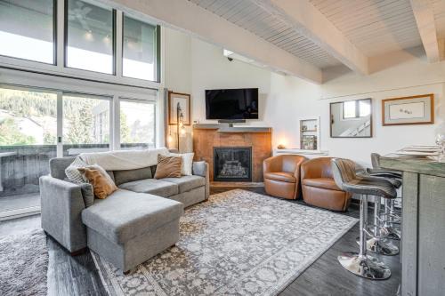 True Ski-In Copper Mtn Condo: Quick Walk to Lift!