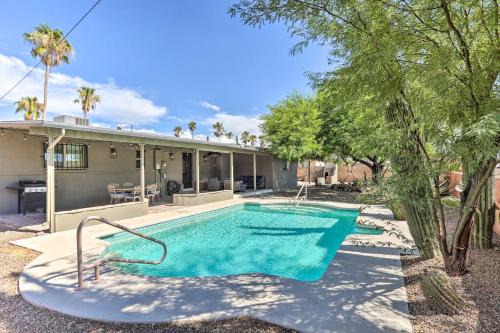 Tucson Getaway w/Private Pool & Gas Grill!