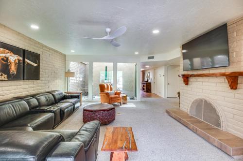 Tucson Townhome w/Mountain View, Pool Access!