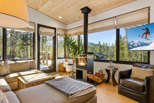 Ulerys Lake Cabin Hot Tub & Mountain Views
