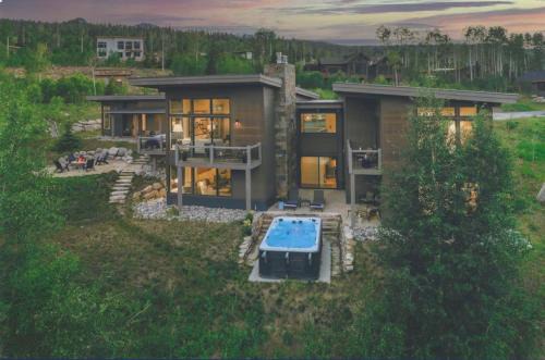 Ultra Luxury Retreat - Private Hot Tub, Firepits