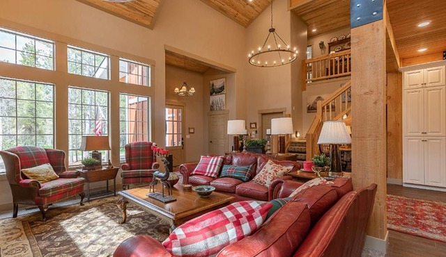 Uncle Chris Cabin by KABINO Air Conditioning Smart TVs Chefs Kitchen Spacious WiFi Grill Bills Island Reservoir Fishing