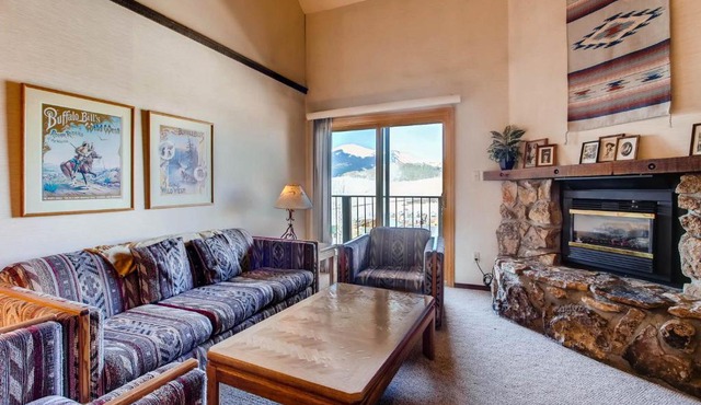 Unique, Mountain 4 Br Condo Condo