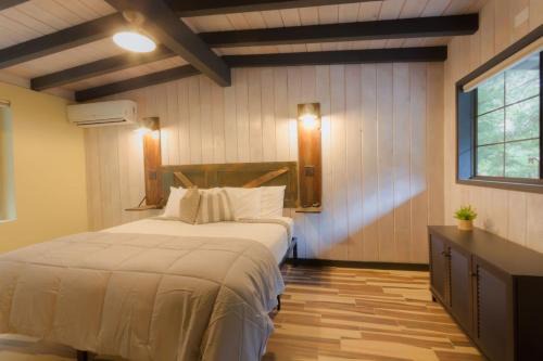 Unit 9 - Slide Rock Lodge