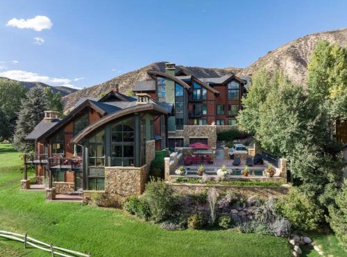 Unparalleled Lakeside Villa with Pool, Hot Tub, AC
