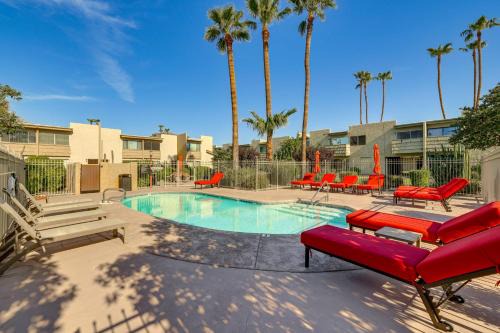Unwind Poolside, Walk to Old Town! Scottsdale Unit