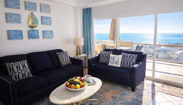 Updated Beachfront Condo on Sandy Beach, Las Palmas Resort, 24hrs Security, Free Parking, Free Wi-Fi